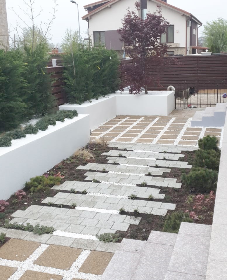 specializați în proiectarea și implementarea arhitecturii peisagistice